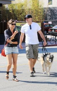 Rashida Jones feet photo thumbnail