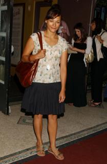 Rashida Jones feet photo thumbnail