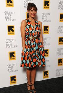 Rashida Jones feet photo thumbnail
