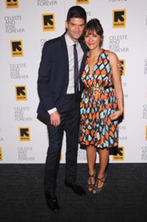 Rashida Jones feet photo thumbnail