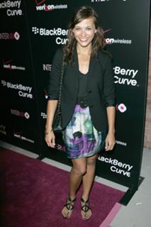 Rashida Jones feet photo thumbnail
