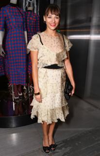 Rashida Jones feet photo thumbnail