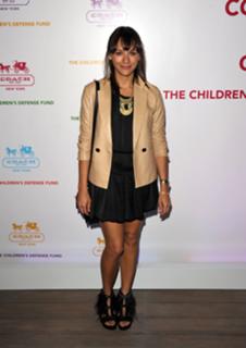 Rashida Jones feet photo thumbnail