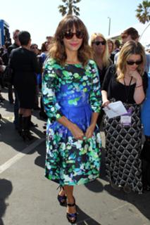 Rashida Jones feet photo thumbnail