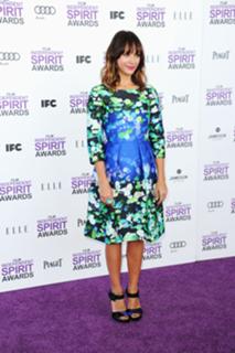 Rashida Jones feet photo thumbnail