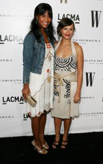 Rashida Jones feet photo thumbnail