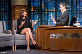 Rashida Jones feet photo thumbnail