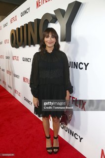 Rashida Jones feet photo thumbnail