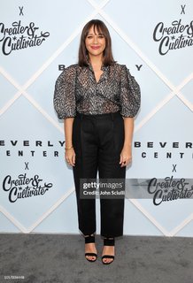 Rashida Jones feet photo thumbnail