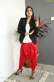 Rashmi Gautam feet photo 13