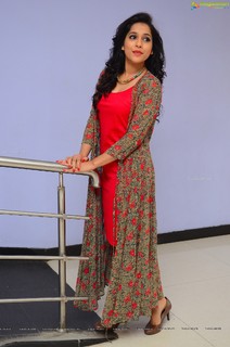 Rashmi Gautam feet photo 16