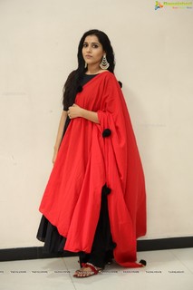 Rashmi Gautam feet photo 6