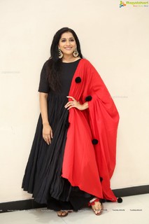 Rashmi Gautam feet photo 5