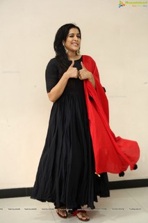 Rashmi Gautam feet photo 3