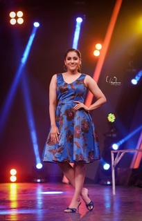 Rashmi Gautam feet photo 18