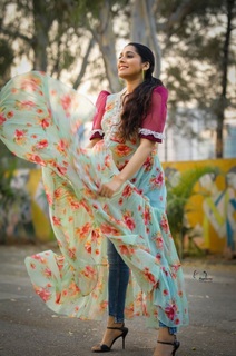 Rashmi Gautam feet photo 16