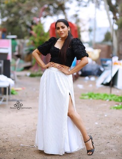 Rashmi Gautam feet photo 8