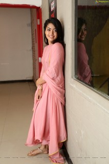 Rashmika Mandanna feet photo thumbnail