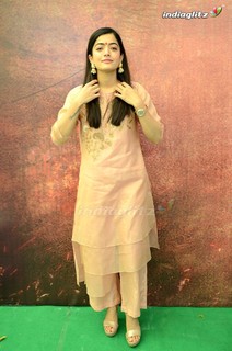 Rashmika Mandanna feet photo thumbnail
