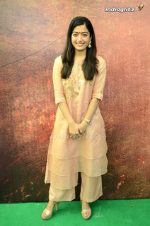 Rashmika Mandanna feet photo thumbnail