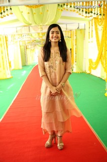 Rashmika Mandanna feet photo thumbnail