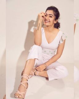 Rashmika Mandanna feet photo thumbnail