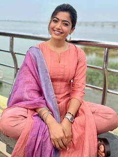 Rashmika Mandanna feet photo thumbnail