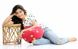 Rashmika Mandanna feet photo thumbnail