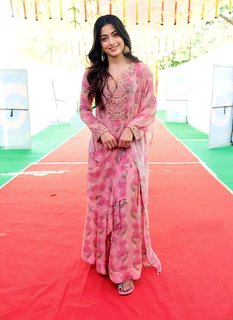 Rashmika Mandanna feet photo thumbnail