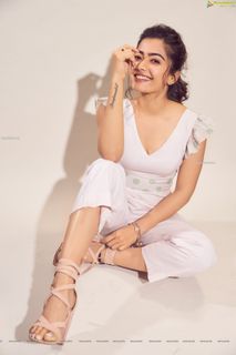 Rashmika Mandanna feet photo thumbnail