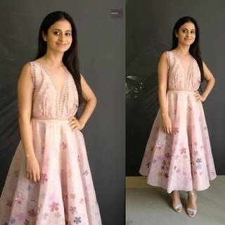 Rasika Dugal feet photo 14
