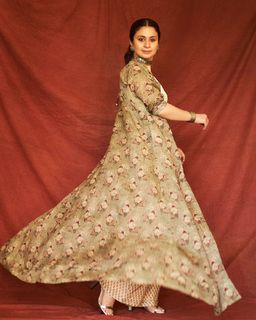 Rasika Dugal feet photo 19