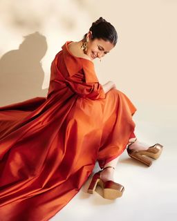 Rasika Dugal feet photo 9