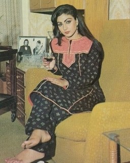 Rati Agnihotri feet photo 20
