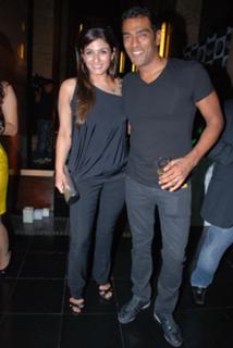 Raveena Tandon feet photo thumbnail