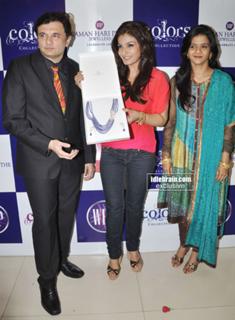 Raveena Tandon feet photo thumbnail