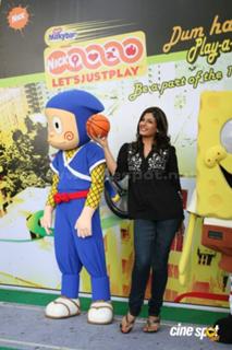 Raveena Tandon feet photo thumbnail