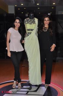 Raveena Tandon feet photo thumbnail