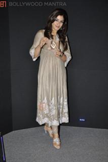 Raveena Tandon feet photo thumbnail
