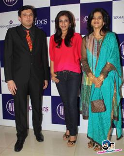 Raveena Tandon feet photo thumbnail
