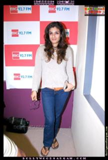 Raveena Tandon feet photo thumbnail