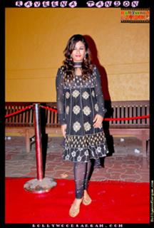 Raveena Tandon feet photo thumbnail