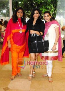 Raveena Tandon feet photo thumbnail