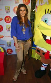Raveena Tandon feet photo thumbnail