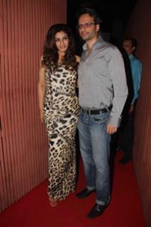 Raveena Tandon feet photo thumbnail