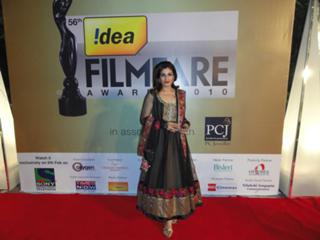 Raveena Tandon feet photo thumbnail