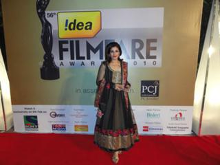 Raveena Tandon feet photo thumbnail