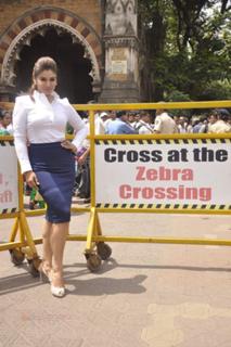 Raveena Tandon feet photo thumbnail