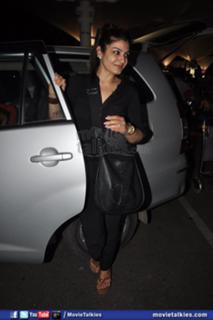 Raveena Tandon feet photo thumbnail