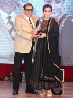 Raveena Tandon feet photo thumbnail